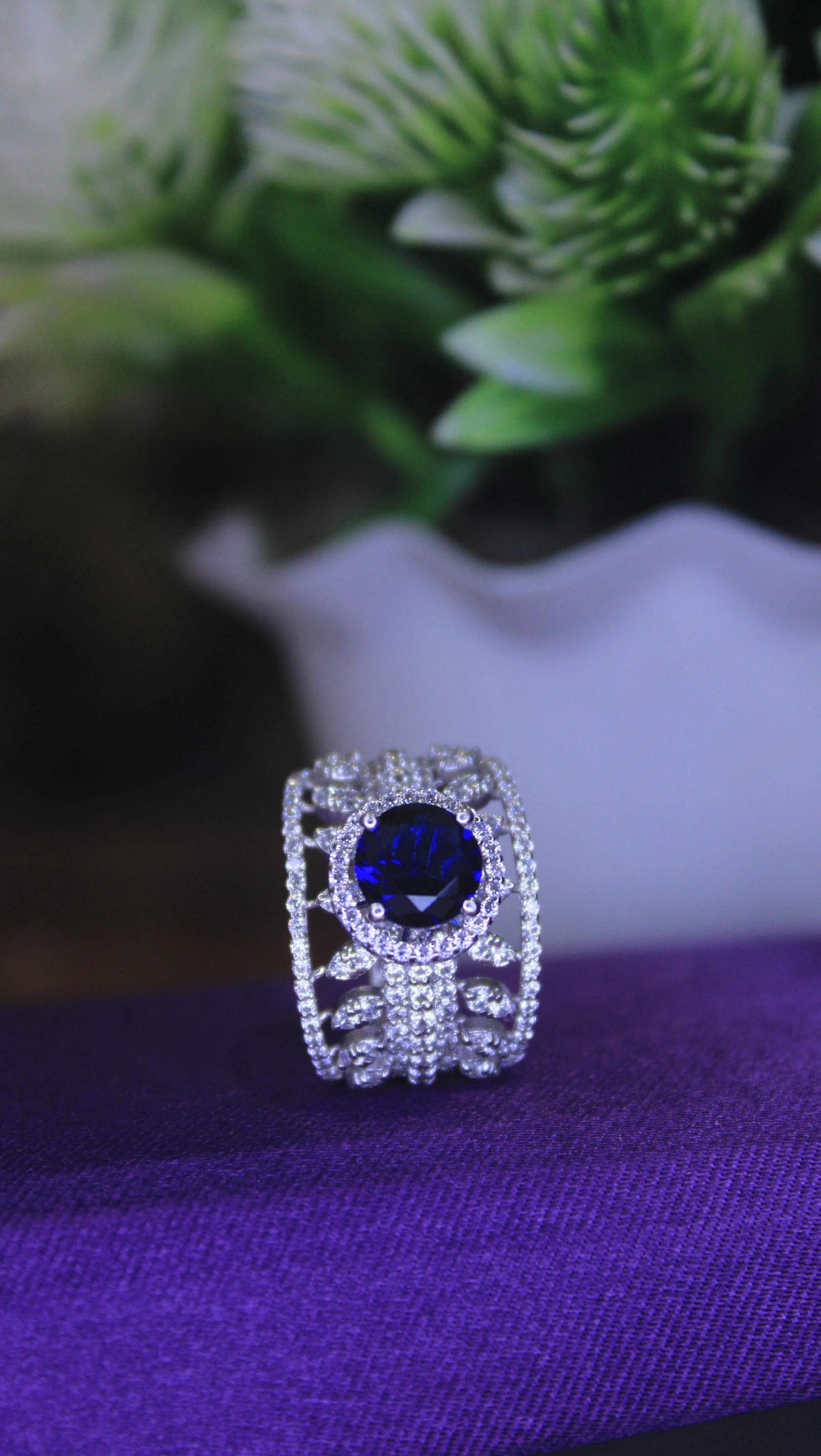 Blue Sapphire Diamond Ring in White Gold 2